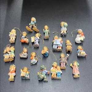 20 Berta Hummel/Goebel 97, 99 Ornaments
